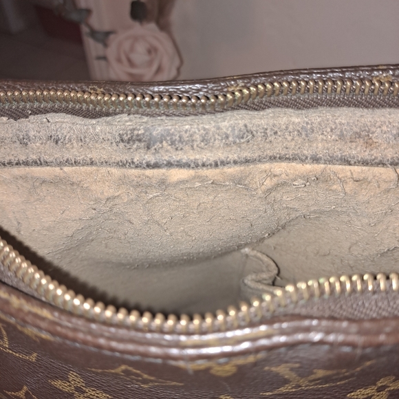 Louis Vuitton Vintage Monogram Tote Handbag with Loop Handle - Picture 11 of 15